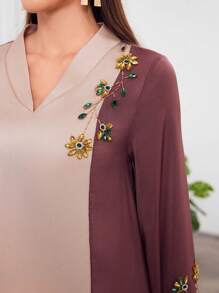 Al Najma Elegantes Farbblock Kleid im arabischen Stil mit Strass-Verzierung, dezent