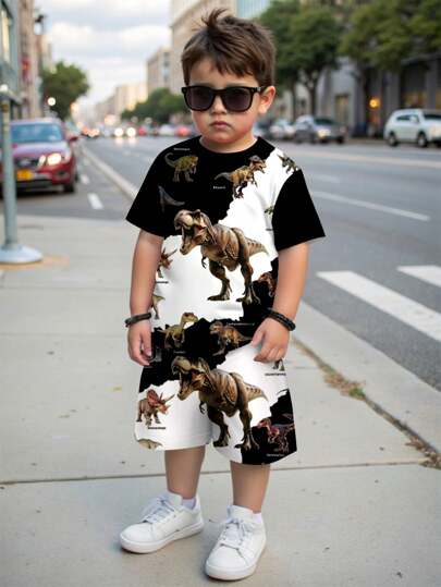 SHEIN 2 件套年轻男孩休闲恐龙印花圆领短袖 T 恤和短裤套装，夏季