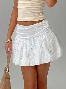 SHEIN Essnce Saia Mini de Chiffon Bordada Feminina, Saia de Babadinhos, Saia de Fada, Saia Mini Plus Size, Branca - Branco - Visão 1
