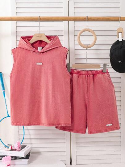 SHEIN Tween Boy 2pcs/Set Y2k Fashion Casual Patch Details Design Comfortable Soft Micro Elastic Red Denim Sleeveless Hooded T-Shirt Top And Comfortable Soft Loose Five Quarter Denim Boy Shorts For Kids Clothes Boys Soft Dailywear And Kids Summer And Spring Clothes