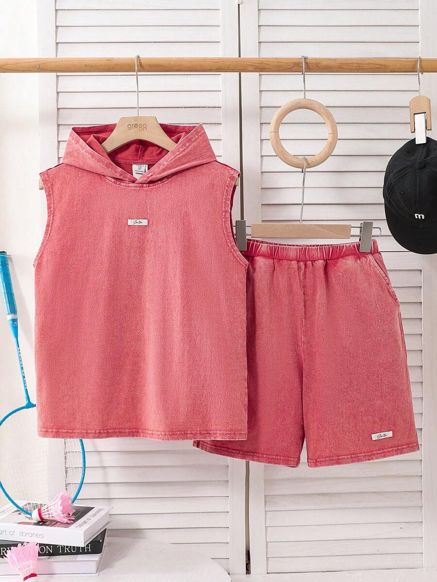 SHEIN Tween Boy 2pcs/Set Y2k Fashion Casual Patch Details Design Comfortable Soft Micro Elastic Red Denim Sleeveless Hooded T-Shirt Top And Comfortable Soft Loose Five Quarter Denim Boy Shorts For Kids Clothes Boys Soft Dailywear And Kids Summer And Spring Clothes - Rose Red - View 1