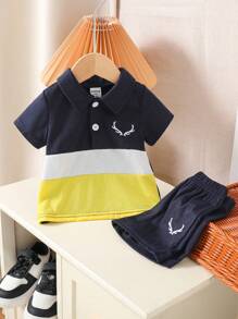 2 pezzi Set polo e pantaloncini per bambino, in colori a contrasto blu navy, bianco e giallo, perfetto per uso quotidiano, feste o uscite, per sembrare carino e signorile, abbigliamento estivo, costume da bagno