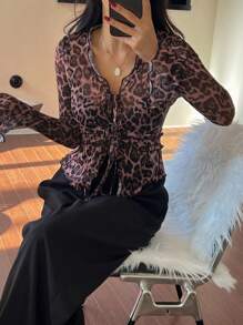 DAZY 性感豹纹网眼修身长袖 V 领荷叶边系带女式衬衫，夏季透明猎豹印花 - 棕色 - 查看 6
