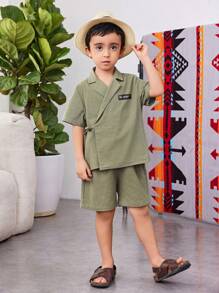 SHEIN Set de 2 piezas para niños pequeños con top con cuello de solapa y cordones y pantalones cortos casuales en unicolor, apropiado para atuendos infantiles, de vuelta al colegio, fiestas de cumpleaños, eventos, presentaciones, bodas, bautizos, graduaciones escolares, uso diario, primavera, verano
