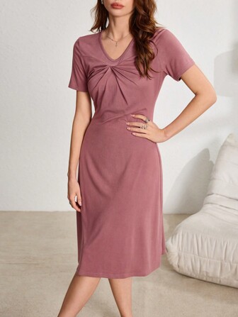 纯色休闲 V 领扭纹短袖休闲连衣裙