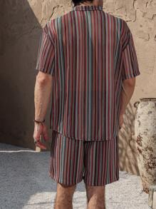 Manfinity RSRT Conjunto de camisa de manga corta casual a rayas y pantalones cortos para hombre Manfinity Nomadique