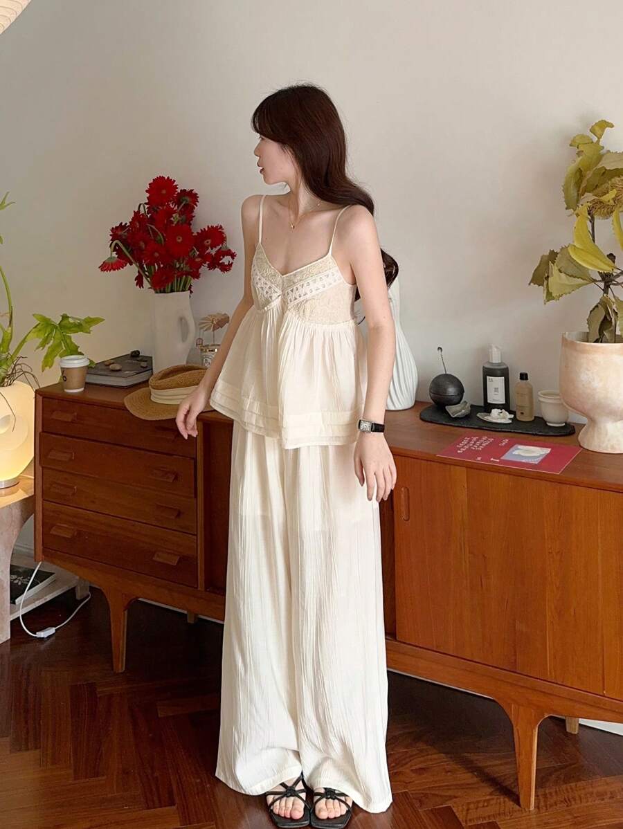 DAZY 女士纯色休闲吊带背心和蕾丝拼布两件套 - 米色 - 查看 1