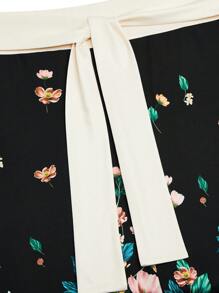 SHEIN Unity 大码优雅花卉印花绑带紧身衣搭配裹身裙 2 件套，修身款，适合夏季女士