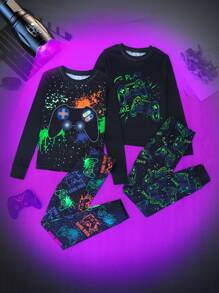 Conjunto de 4 piezas de pijama ajustado para niños preadolescentes - Camiseta de manga larga y pantalones con estampado gráfico de juegos de estilo sobre fondo negro