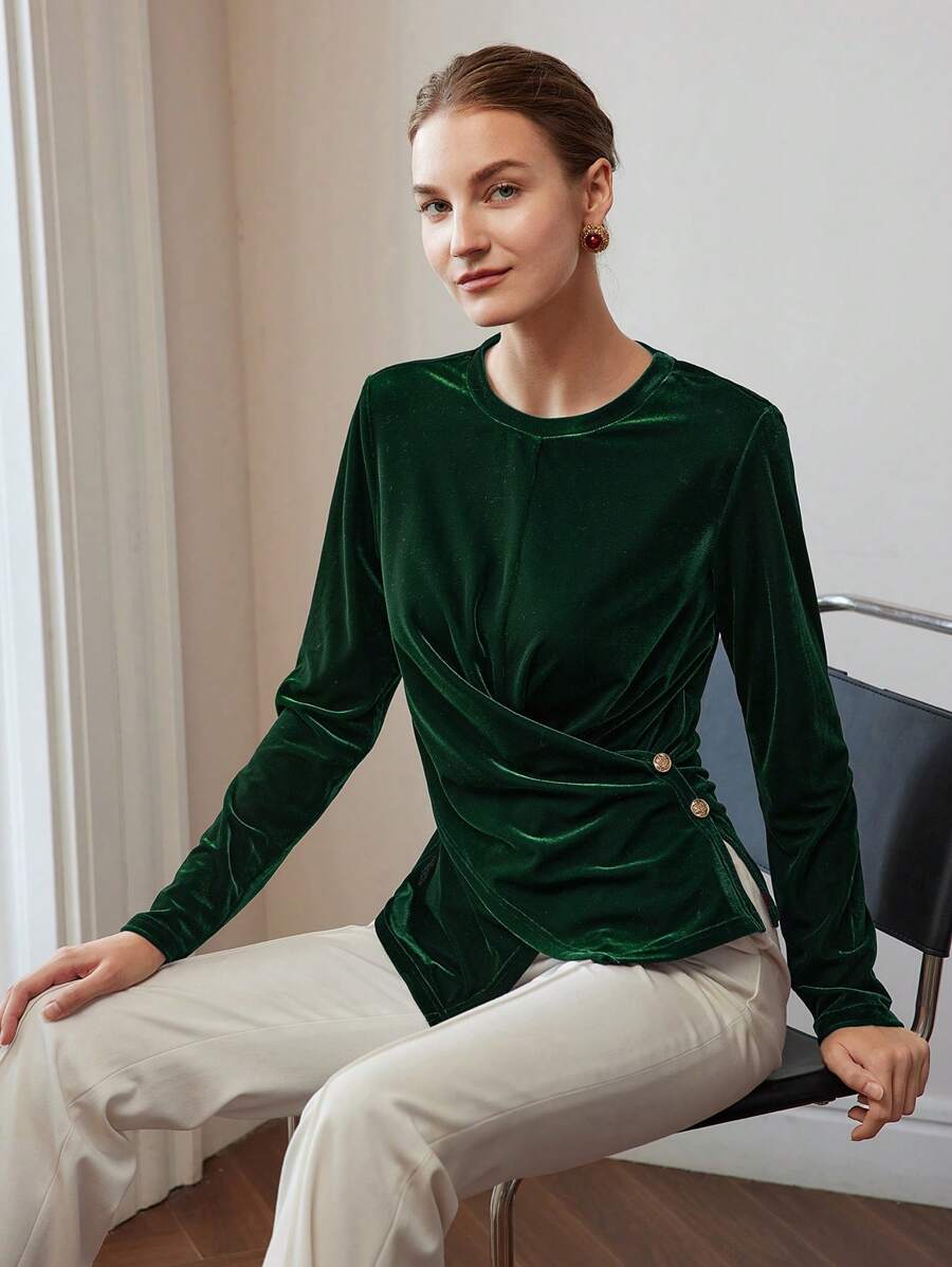 MOTF Camiseta con botón decorativo y fruncido de terciopelo - Verde Oscuro - Ver 1