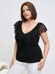 SHEIN Clasi T-shirt grande taille élégant de couleur unie avec empiècement en dentelle et volant à l'ourlet