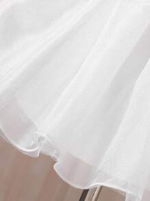 Glamorique Kids Váy công chúa tay bồng sang trọng, ngọt ngào, thanh lịch cho bé gái từ 1-3 tuổi, chất liệu vải tuyn màu trắng tinh khiết, có lưới bóng nhiều lớp, viền ren thêu và thiết kế nơ eo quá khổ tạo nên phong cách tinh tế và duyên dáng - trắng - Xem 3