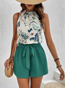 SHEIN VCAY Conjunto de dos piezas de top halter con estampado floral tropical y shorts con cinturón para el verano - Verde Oscuro - Ver 1