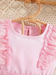 SHEIN Baby Mädchen süßer einfarbiger Rundhals Top mit Rüschenärmeln und A-Linien Blumenrock 2-teiliges Set, modischer Stil, aufwendiges Blumenmuster, verleiht lieblichen, süßen Charme, aus hochwertigen Stoffen gefertigt, A-Linien Design schmeichelt der Figur, zeigt elegante Anmut - Pink - Übersicht 6