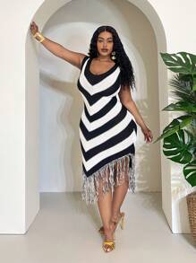 Slaydiva فستان كنزة ذو رقبة على شكل حرف V وأطراف متدلية، بلون أبيض وأسود عصري، موسم 2025 ، تصميم كاجوال محدود البساطة، مقاسات كبيرة