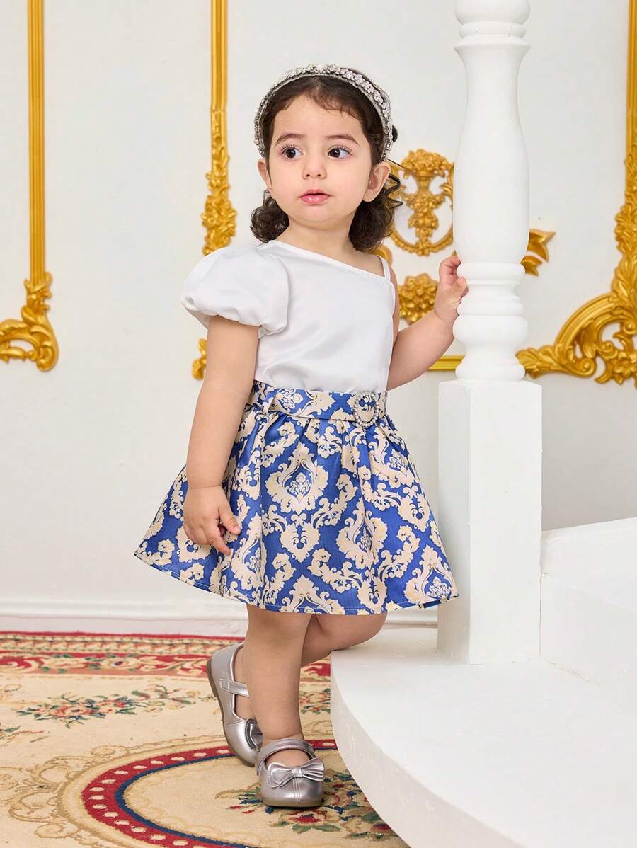 SHEIN مجموعة تنورة مطبوعة بالزهور ولباس علوي كم قصير أنيقة وجميلة للبنات الصغار - أبيض - مشاهدة 1