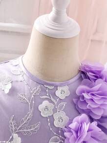 SHEIN Rochie drăguță cu mânecă șapcă cu decor floral 3D pentru fetiță