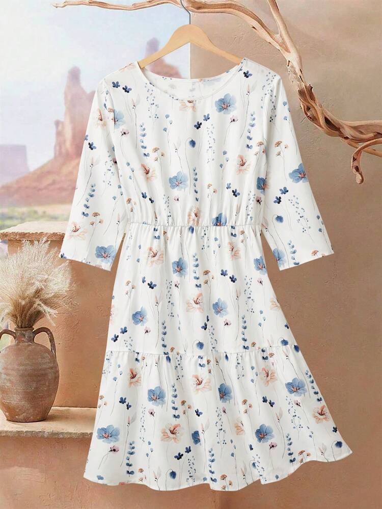 Vestido casual con cuello redondo, manga 3/4 y volante en el bajo con estampado floral para mujer