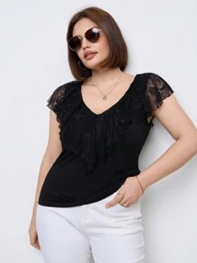 SHEIN Clasi T-shirt grande taille élégant de couleur unie avec empiècement en dentelle et volant à l'ourlet