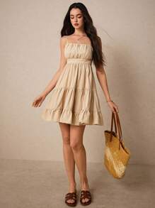 Poéselle 夏季亚麻荷叶边下摆褶裥吊带连衣裙、方领 A 字形背心细肩带连衣裙、乡村核心美学、法式细肩带连衣裙