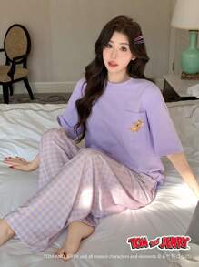 TOM AND JERRY X DAZY 杰瑞角色口袋印花休闲 T 恤和格纹图案宽松直筒睡裤 2 件家居服套装