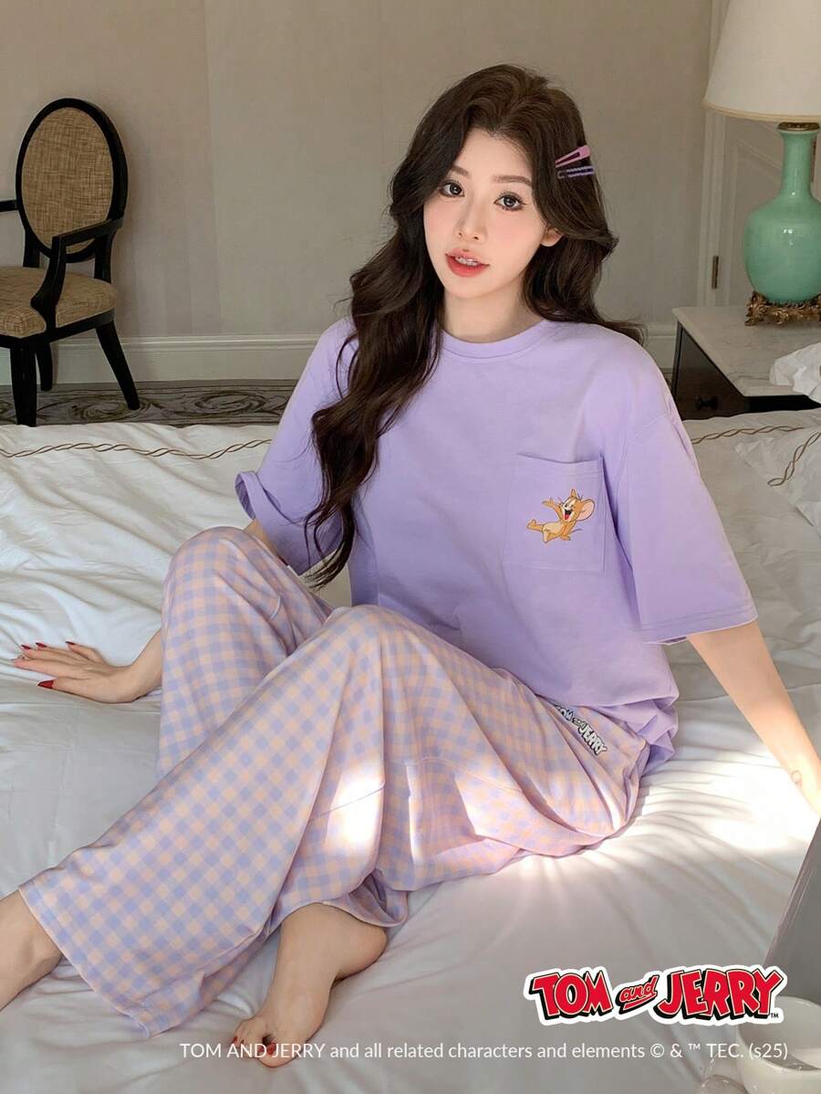 TOM AND JERRY X DAZY 杰瑞角色口袋印花休闲 T 恤和格纹图案宽松直筒睡裤 2 件家居服套装