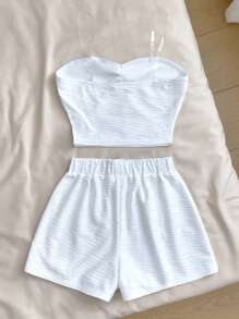 SHEIN Set informal de vacaciones de 2 piezas para adolescentes con top corto tipo bandeau texturizado y shorts de cintura alta - Blanco - Ver 2