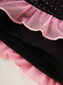 Sweetina Vestido ajustado con volantes, cintura alta, parches de malla a lunares rosas y decoración de lazo