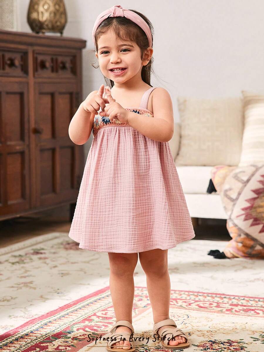 Cozy Pixies 钩编饰边细肩带束腰女婴连衣裙 - 粉色 - 查看 1