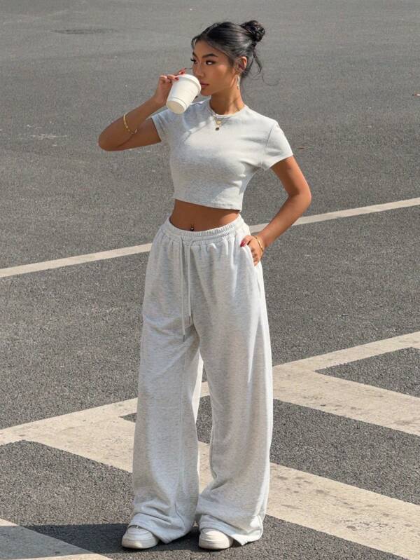 SHEIN EZwear 2pcs Women Solid Color Round Neck Short Sleeve Top And Pants Set, Minimalist