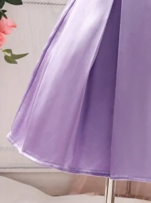 SHEIN Rochie drăguță cu mânecă șapcă cu decor floral 3D pentru fetiță