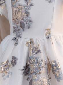 SHEIN Vestido de fiesta para niña preadolescente con jacquard floral, malla, diseño de peplum y volantes en capas, hilos metálicos, elegante, informal para vacaciones, fiesta blanca, vestido de princesa, para fiesta de cumpleaños, festival, Día de San Valentín