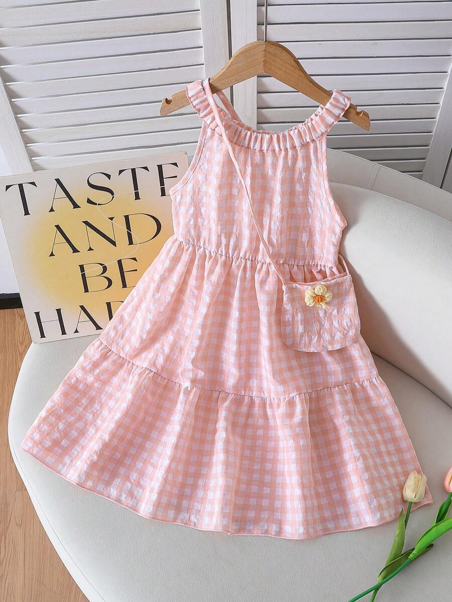 SHEIN 1 件女童休闲粉色和白色格子吊带无袖连衣裙，配有同款迷你斜挎包，适合日常装扮，夏季 - 粉色 - 查看 1
