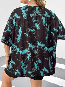 SHEIN CURVE+ Camiseta de manga corta con hombros caídos y teñido anudado de talla grande (teñido anudado aleatorio)