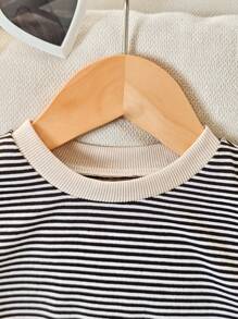 SHEIN Playful Pals Top de manga corta con diseño de rayas contrastantes, cómodo y versátil, para bebé niña - Negro - Ver 5