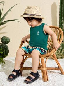 SHEIN Conjunto de 2 piezas de ropa de vacaciones para bebé niño, con parte superior de cuello redondo sin mangas con estampado de palmeras y pantalones cortos de cintura elástica