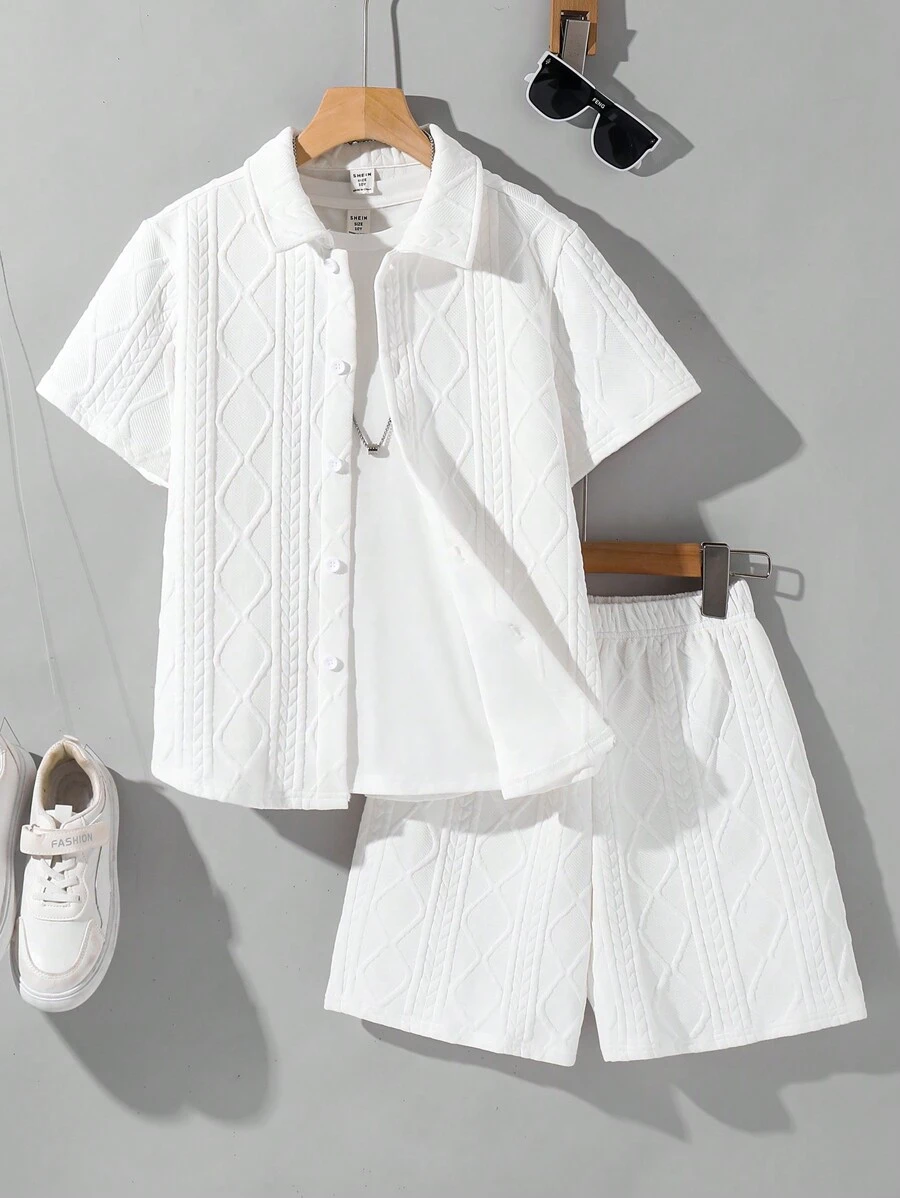 SHEIN 2 件套青少年男孩休闲百搭舒适 Polo 领前开宽松短袖上衣和短裤两件套服装，适合春、夏、秋、冬各季节上学、花园、海滩、生日 - 白色 - 查看 1