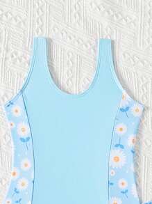 年轻女孩简约纯色拼接连体泳衣