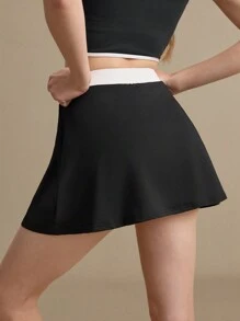 女士拼色侧开衩下摆休闲运动短裙网球裙 - 黑與白 - 查看 2