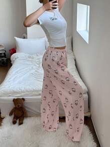 DAZY 带字母印花饰边的修身 T 恤和宽松卡通印花长裤，2 件套睡衣套装