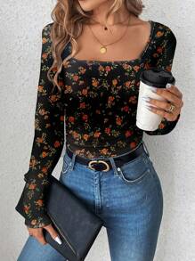 SHEIN LUNE Camiseta de manga larga con cuello en V con estampado de rosas y recogida, adecuada para el verano