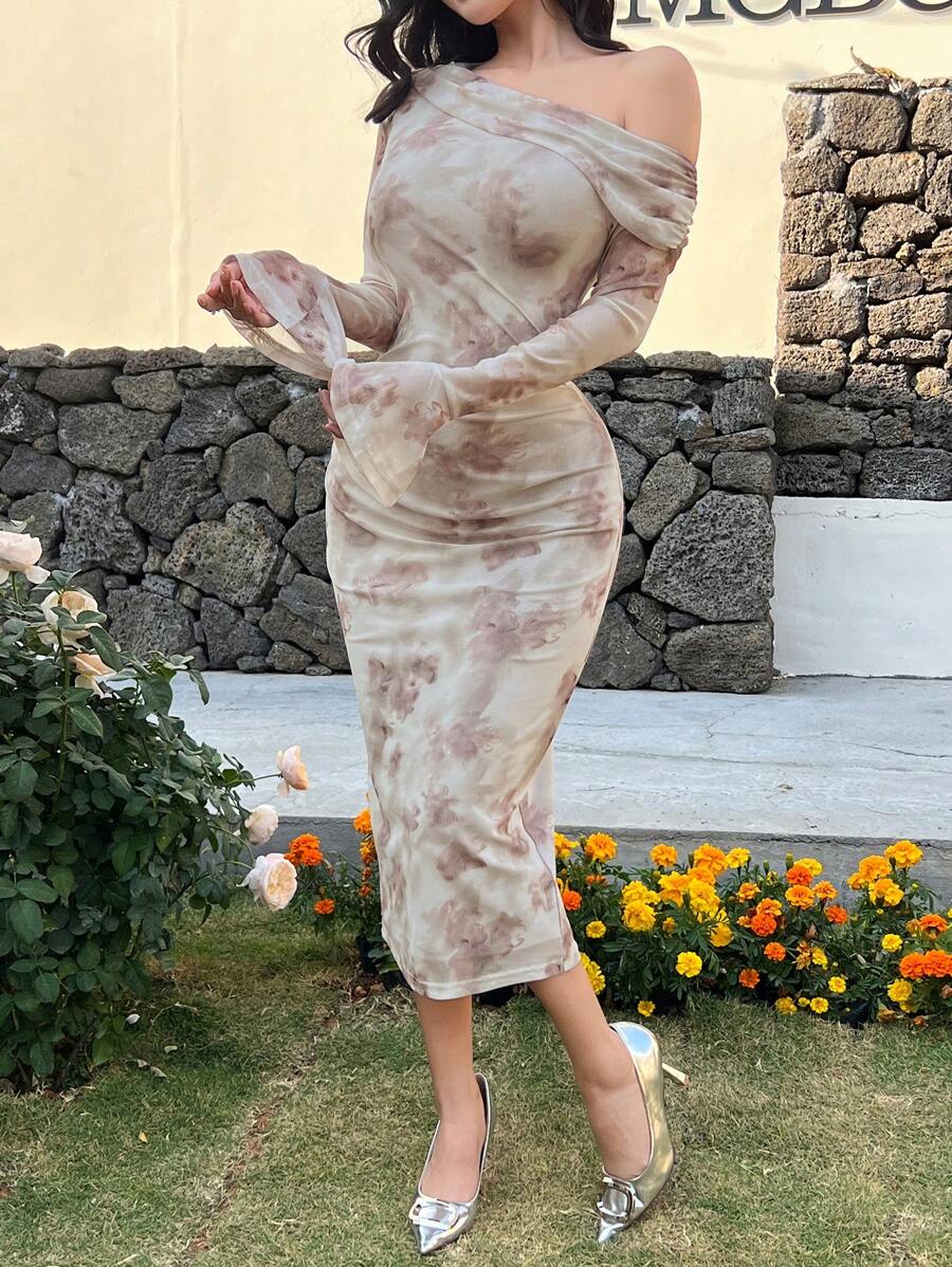 DAZY Robe mi-longue élégante à manches évasées asymétriques avec imprimé floral sur tout le corps, robe d'automne pour femmes - Nude - Voir 1