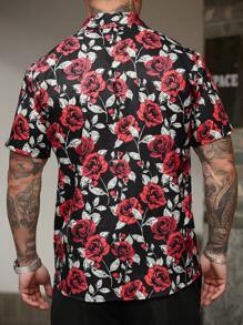 Manfinity Homme Camisa de manga corta con estampado de rosa roja sobre fondo negro para hombre