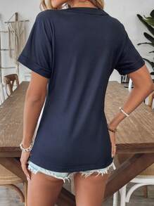 SHEIN LUNE Camiseta elegante ajustada con diseño floral jacquard de cuello en V, moda minimalista casual para uso diario - Multicolor - Ver 2
