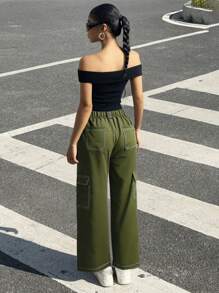 SHEIN Teen Girls 2pcs Set: Off Shoulder Simple Fitted T-Shirt & Olive Green Loose Cargo Pants, Outfit - Army Green - View 2