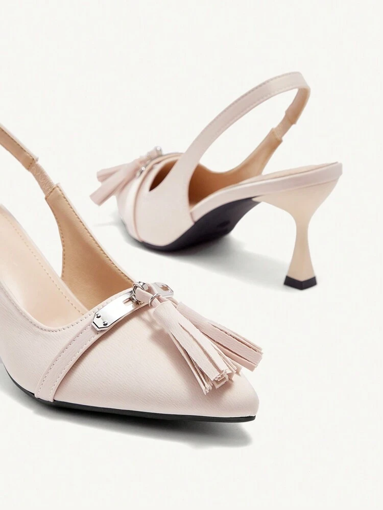 CUCCOO CHICEST 女性用尖った先端のキトゥン ヒールミュールパンプス メタルバックル タッセル付き、クラシックなアプリコットカラー、エレガントでチャーミングなスタイル、仕事、フォーマルなイベント、バレンタインデー、ロマンチックなデートに適しています