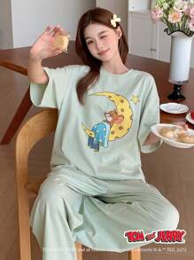 DAZY TOM AND JERRY X DAZY Conjunto de pijama de 2 piezas con parte superior de camiseta suelta estampada con dibujos animados y pantalón de pijama relajado con logo de letra estampado