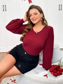 SHEIN Essnce Conjunto de atuendo de mujer talla grande para primavera y verano, apropiado para el Día de San Valentín, cumpleaños, fiestas, vacaciones de Mardi Gras y uso diario. Elegante body con mangas de gasa transparente en color rojo