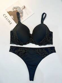 2pcs Plus Size Lace Floral Contrast Trim Underwire Padded Bra Set