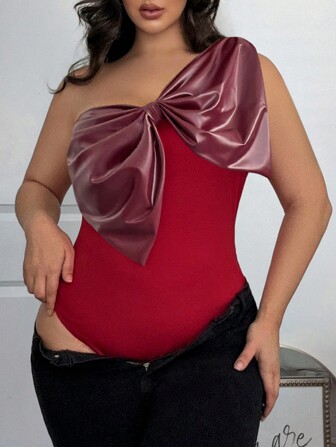 SHEIN Privé Plus Size Bowknot High Elasticity PU Songstress Shoulder Bodysuit, elegant för alla hjärtans dag, nyår och andra tillfällen; Sofistikerad för pendling, arbetsplats, raffinerat Afternoon Tea, intima dejter